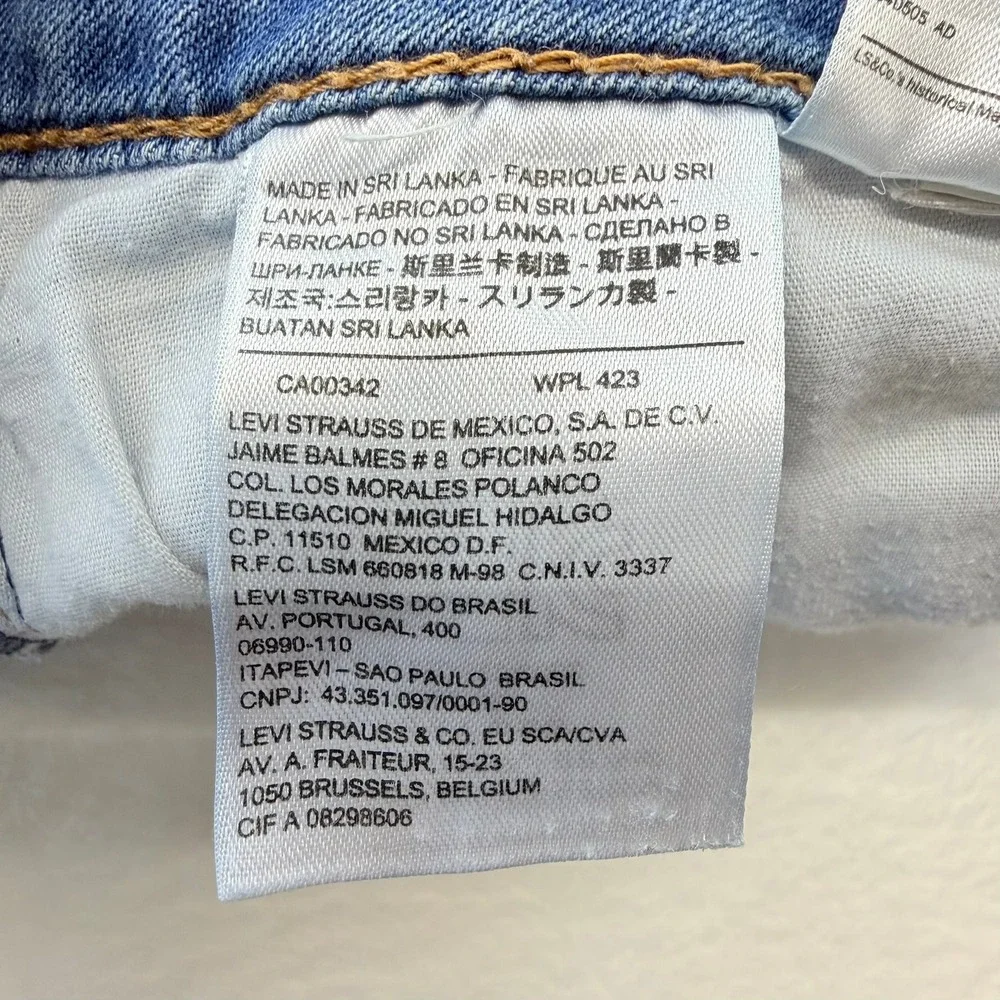 Levis Womens Medium Wash Denim Cuffed Bermuda Shorts Double Button‎ Size 12 W31